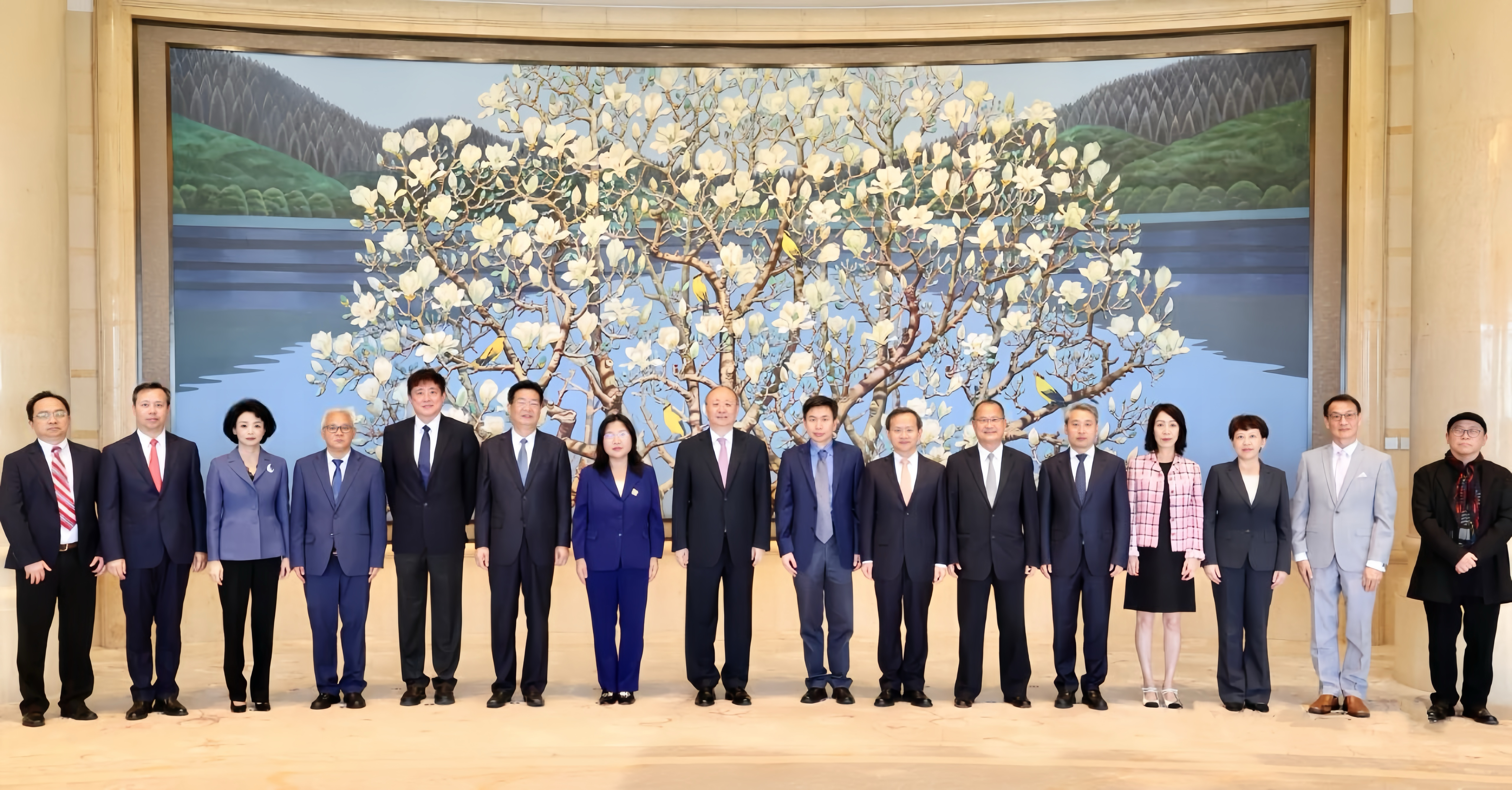 熱烈慶祝楊莉珊、李然常務副會長榮獲第六屆北京市華人華僑「京華獎」